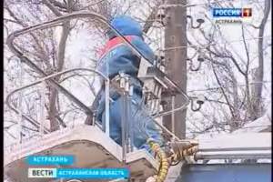В Астрахани устраняют последствия урагана