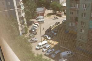В Астрахани в многоэтажном доме работают сотрудники правоохранительных органов из-за подозрительного предмета