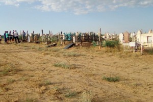 В Астраханской области ищут вандалов, устроивших погром на мусульманском кладбище