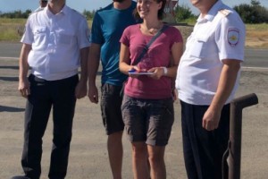 Сотрудники ГИБДД Астраханской области и Республики Калмыкия угостили водителей арбузами