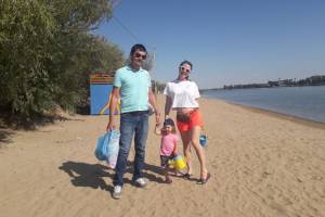 Главный пляж Астрахани завершил сезон: кого здесь можно встретить в сентябре