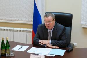 Полпред Президента Владимир Устинов провёл в Астрахани совещание по усилению мер пожарной безопасности в ЮФО