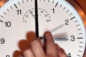 Астраханцам предлагают высказаться по вопросу перевода часов