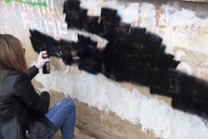 В Ленинском районе закрасили надписи с рекламой наркотиков
