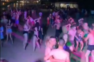 В Астрахани на Городском острове устроили ночную дискотеку
