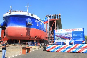 В Астрахани состоялся торжественный спуск на воду танкера-химовоза &#171;Порт Ньюс&#187;