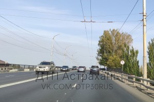 Единственный мост в Зацаревье Астрахани закрыт для пешеходов и грузовиков