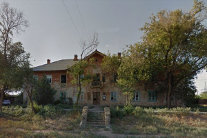 В Астрахани по требованию прокуратуры снесли аварийный дом