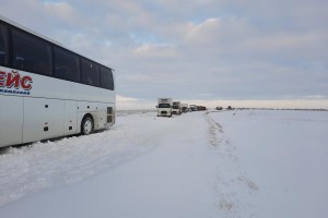 Астраханцы застряли на трассе в Калмыкии из-за снежного заноса