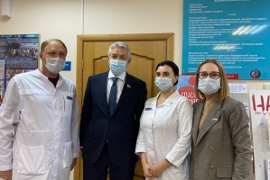 Депутаты Государственной, областной и городской Думы сдали кровь и плазму 