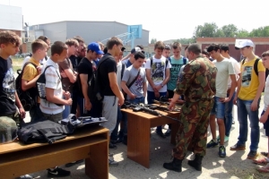 Астраханские студенты побывали в гостях у бойцов ОМОН