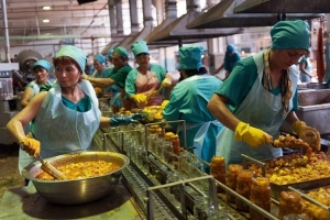 70 миллионов банок овощных закусок готова произвести «Астраханская консервная компания» в 2015 году