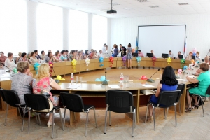 Павел Джуваляков поздравил коллектив Икрянинской районной больницы