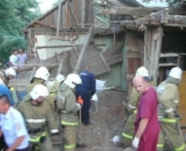В Астрахани на молодого человека обрушилась строительная конструкция