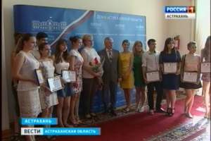 В областной Думе поздравили выпускников "Школы парламентской журналистики"