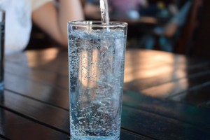 Астраханцам назвали особенности питьевого режима в жару