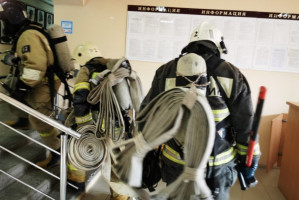В Астрахани пожарные проводили учения в здании областного архива