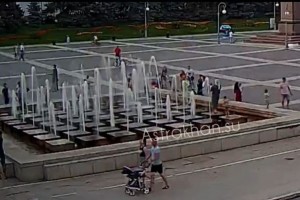 На площади Ленина в&#160;Астрахани трицикл врезался в&#160;детскую коляску