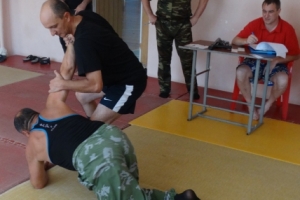 В Астрахани руководители полиции прошли проверку на готовность к действиям с применением физической силы, специальных средств и оружия