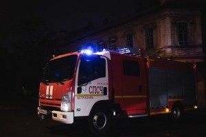 За ночь в Астрахани сгорели трансформатор, квартира и хозпостройка