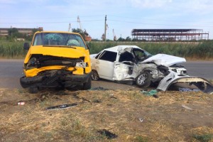 В Астрахани во время ДТП погиб водитель, ещё двое госпитализированы