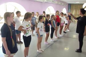 Юные астраханцы осваивают летнюю смену «Каникул в театре»