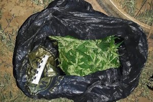 В Астраханской области полицейские задержали любителя «покурить» с полным рюкзаком конопли