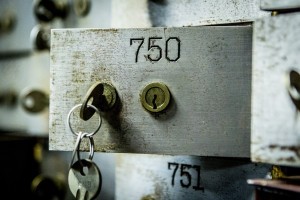В Ахтубинске украли деньги из сейфа в административном здании