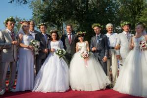 В Астраханской области сыграли свадьбу 4 пары украинских беженцев