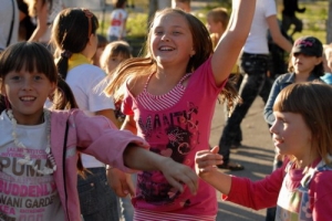 Летние площадки Астрахани приглашают на проведение полезного детского отдыха