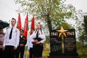 Астраханские парламентарии приняли участие в церемонии открытия Монумента Памяти и Славы