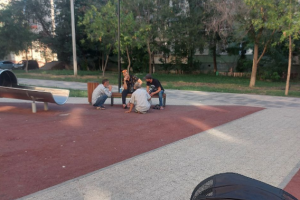 Астраханцы жалуются на пьяные посиделки на детских площадках
