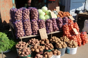 Приволжский район привез на ярмарку более 45 тонн овощей, фруктов и бахчевых