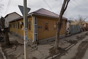 Астраханцы из отреставрированного дома на ул. Мечникова требуют вернуть зданию первоначальный облик