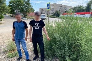 Житель Магаданской области пытался сбыть в Астрахани почти килограмм синтетических наркотиков