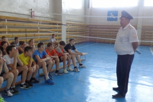 В Астраханской области дорожные полицейские провели занятия для юных спортсменов