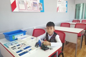 Школьник из астраханского села с трёх лет конструирует роботов
