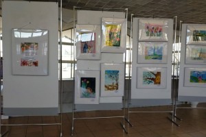 Выставка детских рисунков &#171;Весна идёт! Весне дорогу!&#187; открылась на железнодорожном вокзале Астрахани