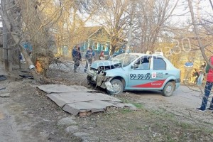 Подростки на угнанном автомобиле попали в аварию в Астрахани