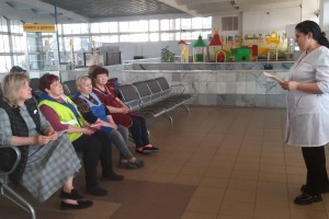 Посетителям железнодорожного вокзала Астрахани рассказали о профилактике сердечно-сосудистых заболеваний
