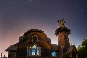 Астраханка сделала завораживающее фото старинной деревянной церкви в Тинаках