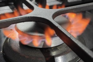 Жители Икрянинского района пожаловались на запах газа