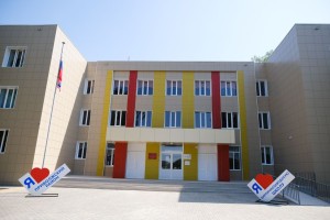 Губернатор Астраханской области осмотрел объекты образования двух районов