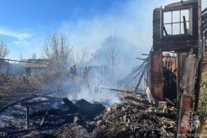 Спасатели ликвидируют крупный пожар в&#160;Кировском районе Астрахани
