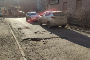 Астраханец взыскал с&#160;администрации города почти 900 000 рублей за ущерб от ямы на дороге