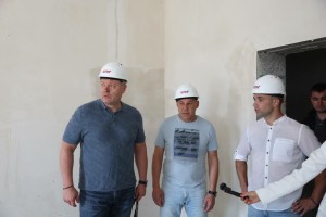 Игорь Бабушкин проинспектировал строительство социальных объектов в Приволжском районе области
