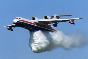 В целях ликвидации очага природного пожара в Астраханскую область вылетел самолет–амфибия Бе-200 ЧС