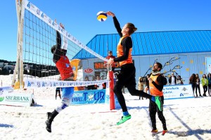Волейбол на снегу приходит в Астрахань