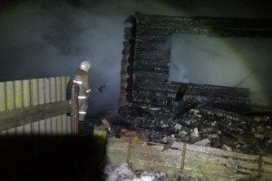 Ранним утром в Астраханской области сгорел дом