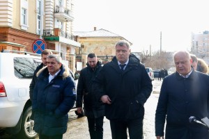 Губернатор проверил ремонт канализации в Астрахани